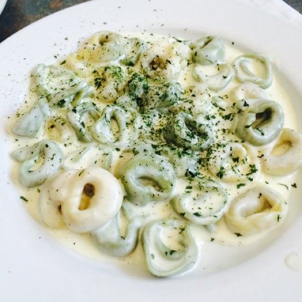 This place is fantastic! Stay away from here or you'll be doomed to come back over and over again! The rolls are addictive! The tortellini is packed with love and flavor! Great food! Great date!