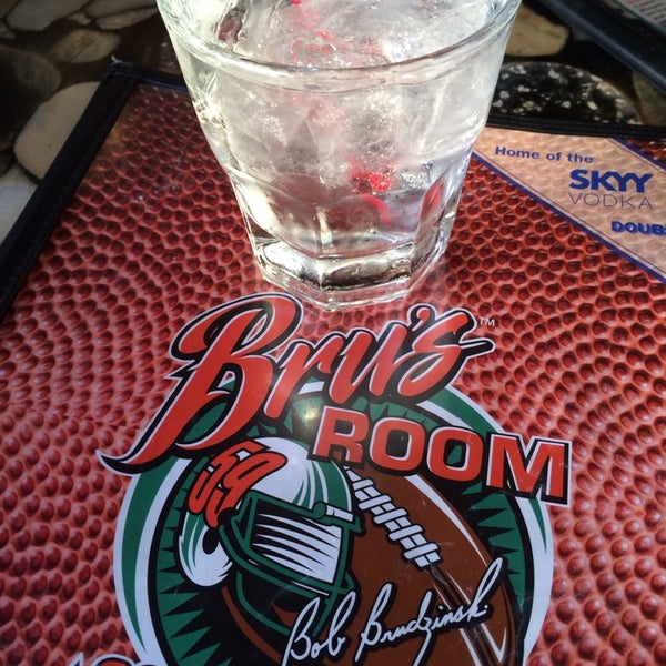 Photo taken at Bru&#39;s Room Sports Grill - Coconut Creek by Geri B. on 3/7/2014
