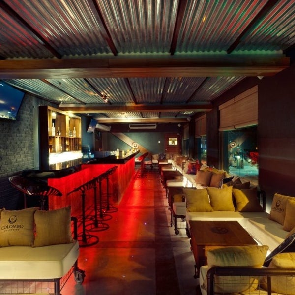 Foto tirada no(a) Loft Lounge Bar por Aman T. em 3/23/2013