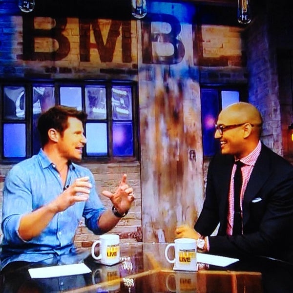 รูปภาพถ่ายที่ VH1 Big Morning Buzz Live Studio โดย Jack R. เมื่อ 5/22/2014