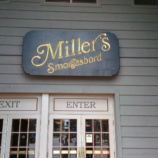 รูปภาพถ่ายที่ Miller&#39;s Smorgasbord โดย Cub G. เมื่อ 7/7/2013