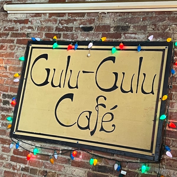 Foto tomada en Gulu-Gulu Café  por Deniz O. el 2/29/2024
