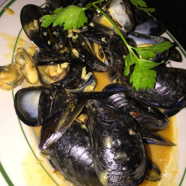 Das Foto wurde bei Sevilla Restaurant von Chelle . am 3/14/2015 aufgenommen