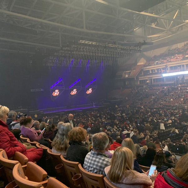 Das Foto wurde bei SNHU Arena von Len C. am 11/23/2019 aufgenommen