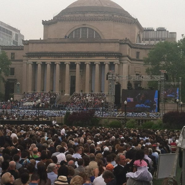 Foto diambil di South Lawn Columbia University oleh El-Hadji H. pada 5/22/2013
