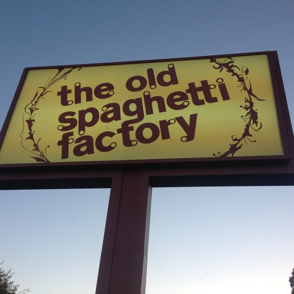 Das Foto wurde bei The Old Spaghetti Factory von Tony R. am 8/17/2013 aufgenommen