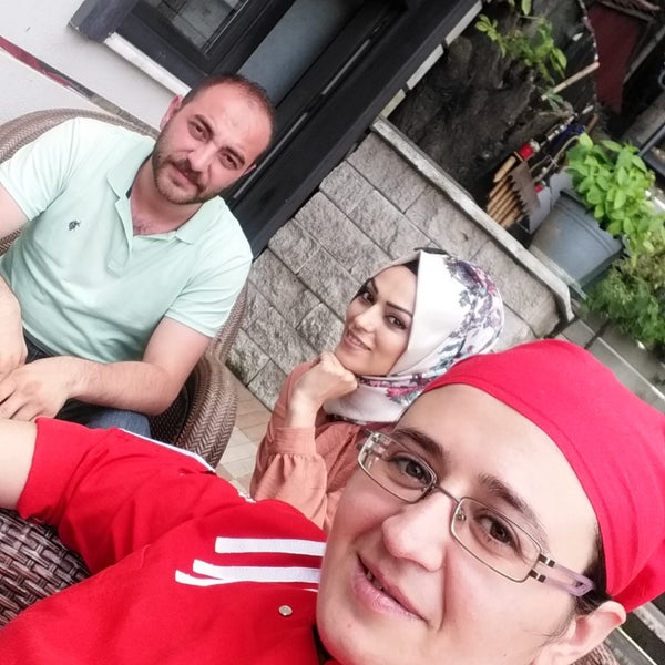 Снимок сделан в Desde Cafe &amp; Restaurant пользователем Ayşe E. 6/18/2019