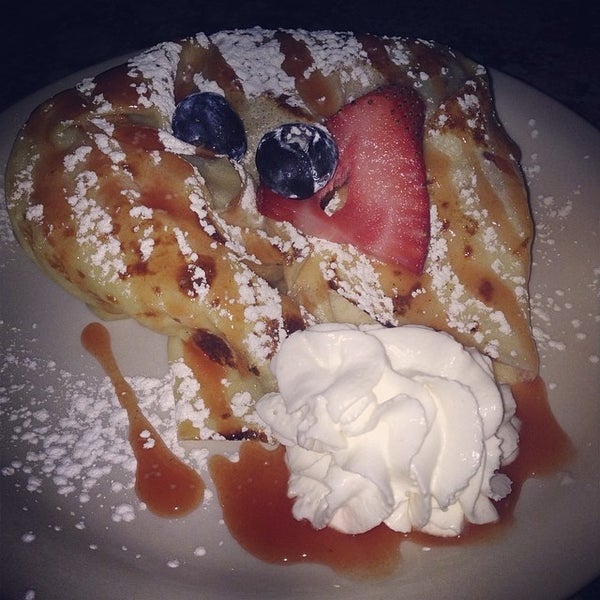 Photo taken at Moloko The Art of Crepe and Coffee by Vicky A. on 5/23/2014