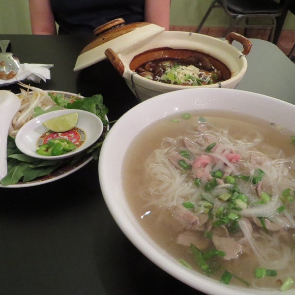 Das Foto wurde bei Vietnamese Express Cafe von Vicky A. am 3/30/2014 aufgenommen
