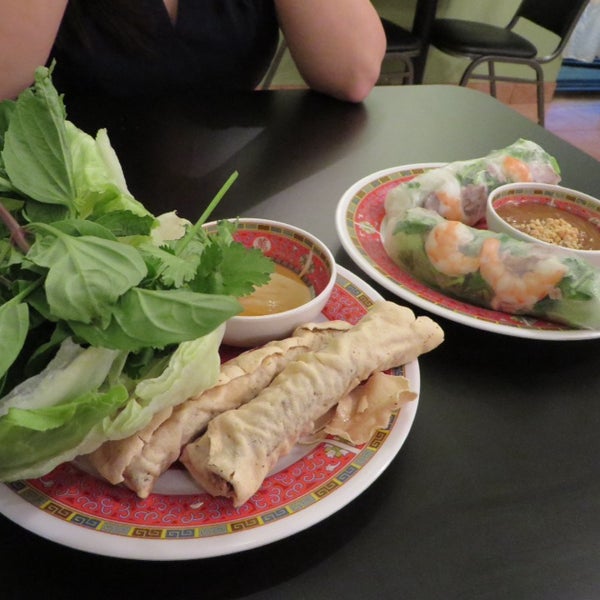 Das Foto wurde bei Vietnamese Express Cafe von Vicky A. am 3/30/2014 aufgenommen