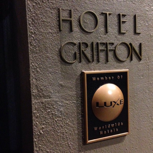 รูปภาพถ่ายที่ Hotel Griffon โดย Kaz Y. เมื่อ 9/21/2015