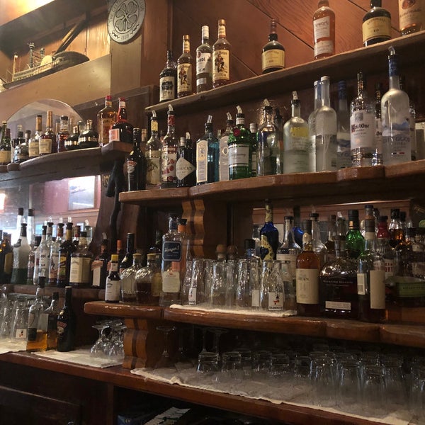 Foto diambil di Harrington&#39;s Bar &amp; Grill oleh Sean M. pada 7/10/2019