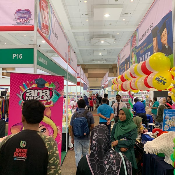 รูปภาพถ่ายที่ Shah Alam Convention Centre (SACC) โดย Nadzreen H. เมื่อ 3/3/2019