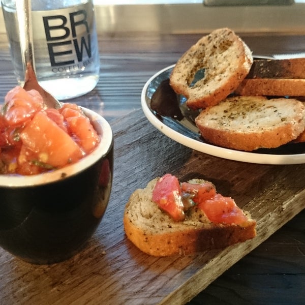 Bruschetta crustini is as appealing as it it appetizing. Perfectly crispy. Sit in the back nook. Nice view of trees and gleenwood.