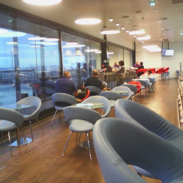 Photo taken at Austrian Airlines Business Lounge | Non-Schengen Area by Vladislav L. on 8/12/2014