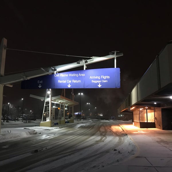 Foto diambil di Quad City International Airport (MLI) oleh Ingvar P. pada 1/29/2019