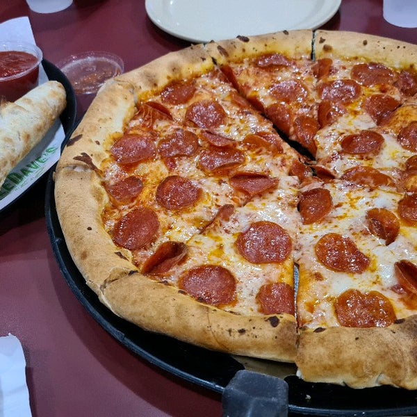 Photo taken at DoubleDave&#39;s Pizzaworks by Edgar C. on 6/22/2021