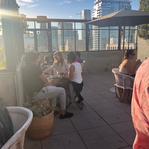 5/15/2022 tarihinde Danni Z.ziyaretçi tarafından Upstairs Rooftop Lounge at Ace Hotel'de çekilen fotoğraf