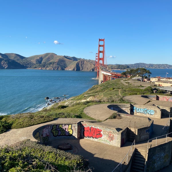 Снимок сделан в Golden Gate Overlook пользователем Danni Z. 2/24/2022