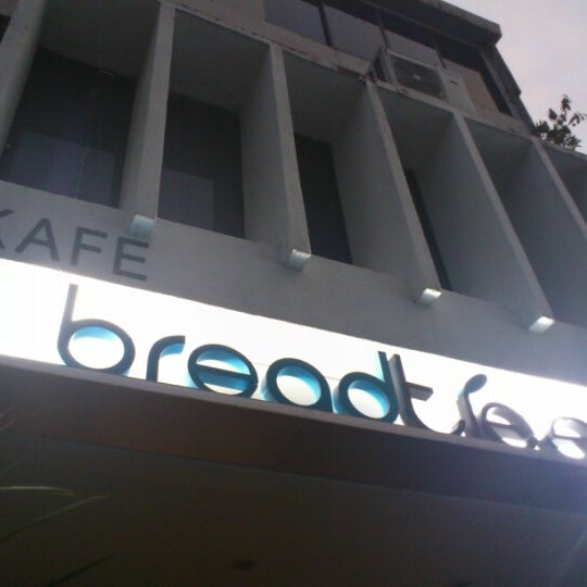 Foto diambil di BreadTies oleh tammy pada 10/9/2012