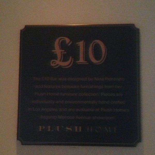 รูปภาพถ่ายที่ £10 (Ten Pound Bar) โดย Lauren S. เมื่อ 10/23/2013