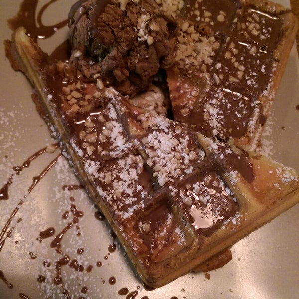 รูปภาพถ่ายที่ Superstar Waffles โดย Adrian O. เมื่อ 12/19/2014