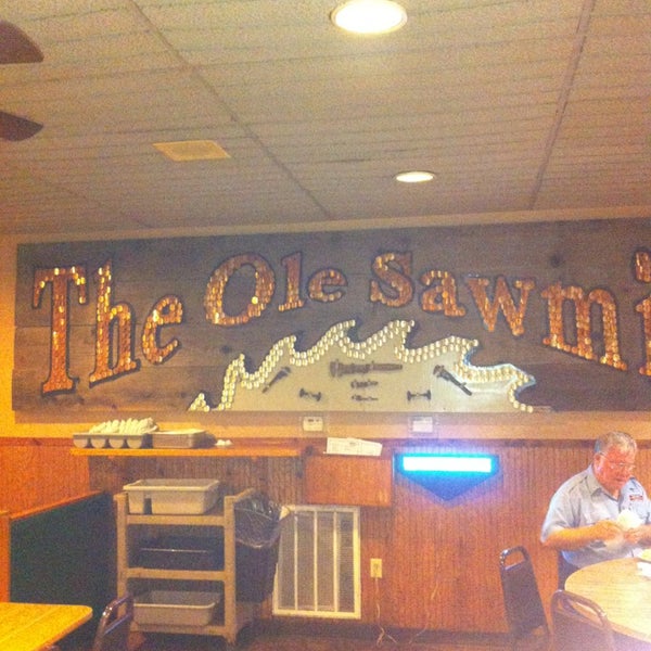 Foto scattata a Ole Sawmill Cafe da Leslie B. il 1/30/2013