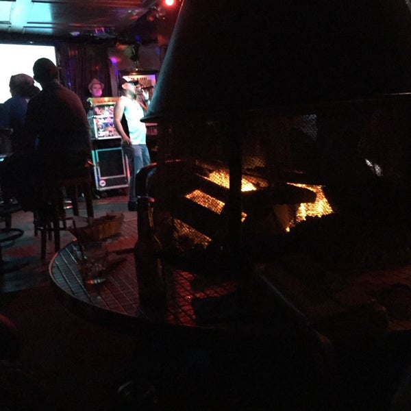 6/26/2015에 Brian B.님이 Backstage Bar &amp; Grill에서 찍은 사진