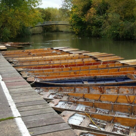 Photo taken at Cherwell Boathouse by Febe C. on 10/19/2015