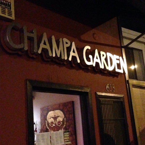 รูปภาพถ่ายที่ Champa Garden โดย Donald เมื่อ 3/22/2014