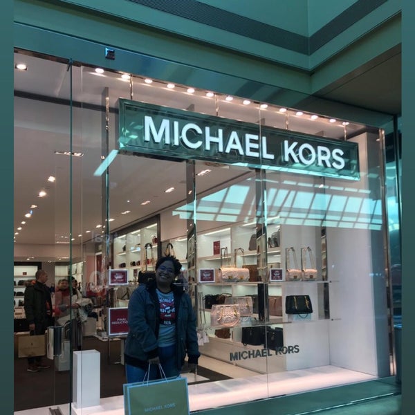 Michael Kors Outlet - visitors