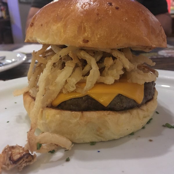 Foto tirada no(a) Big Kahuna Burger por Raquel M. em 10/27/2018