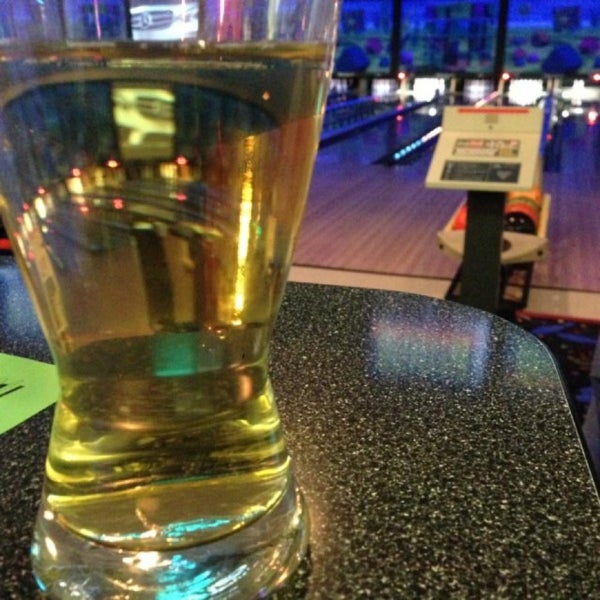 Foto tomada en Forest View Lanes (Bowling) - Recreation Bar and Grill  por Jimbo S. el 4/21/2013