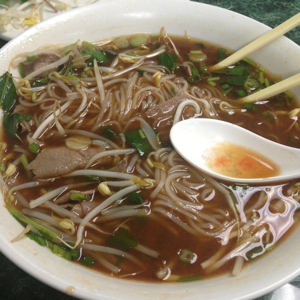 Смесь овощей для рисовой лапши. Фо ап. Фо ап. Вьетнамская кухня. Чаожоу ксионгксинг керамикс блюдо.