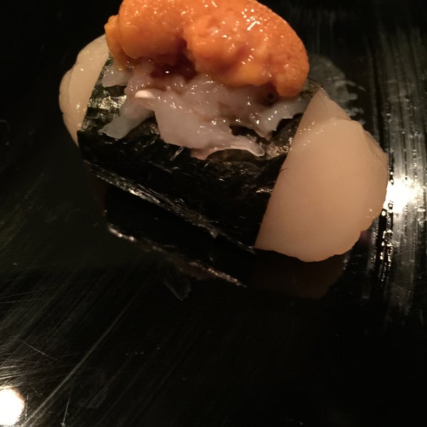 Foto tirada no(a) Sushi Oyama por Maxime G. em 8/28/2015