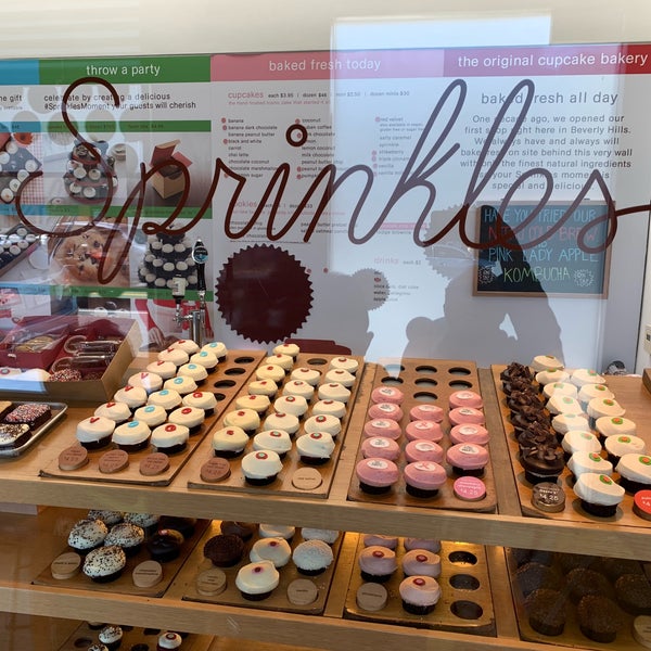 Photo taken at Sprinkles Beverly Hills Cupcakes by Mel D. on 10/13/2018