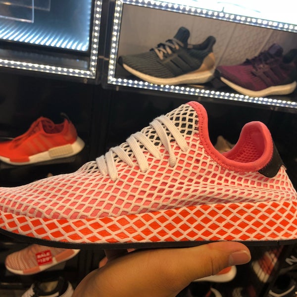 Foot locker store deerupt