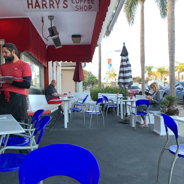 รูปภาพถ่ายที่ Harry&#39;s Coffee Shop โดย jodijodijodi เมื่อ 9/12/2021