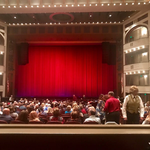 Foto scattata a Mahaffey Theater da Lisa B. il 12/26/2018