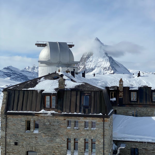 Das Foto wurde bei 3100 Kulmhotel Gornergrat Zermatt von Maxim O. am 2/12/2021 aufgenommen