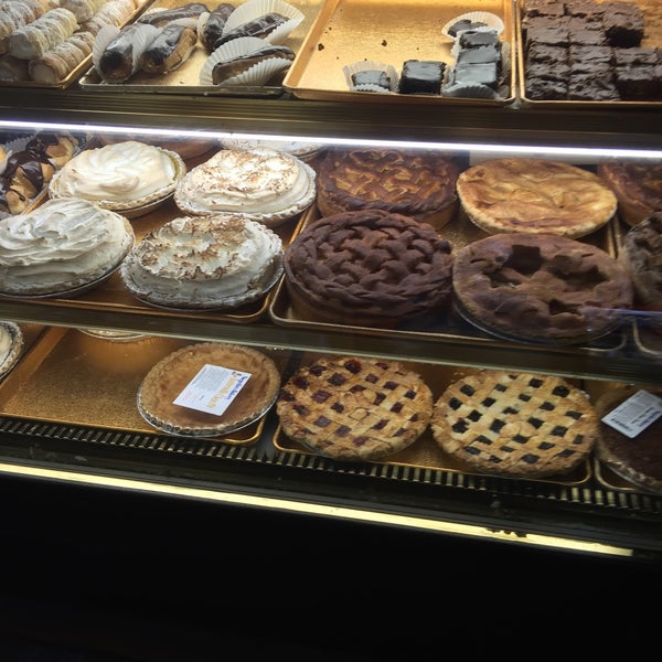 Foto tomada en Naegelin&#39;s Bakery  por 🌞🌞Sunny🌞🌞 S. el 7/11/2015