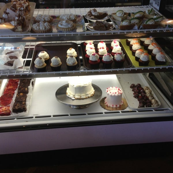 รูปภาพถ่ายที่ 2tarts Bakery &amp; Catering โดย 🌞🌞Sunny🌞🌞 S. เมื่อ 1/30/2013
