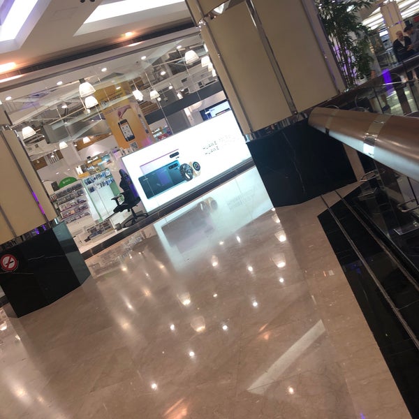 Foto tirada no(a) Al Ain Mall por Usama A. em 12/27/2019