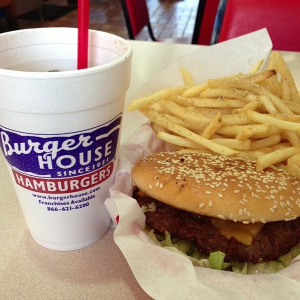 3/2/2013 tarihinde Anton S.ziyaretçi tarafından Burger House'de çekilen fotoğraf