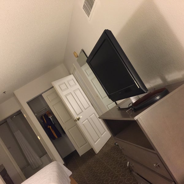 รูปภาพถ่ายที่ Homewood Suites by Hilton Baton Rouge โดย Thomas H. เมื่อ 10/21/2016