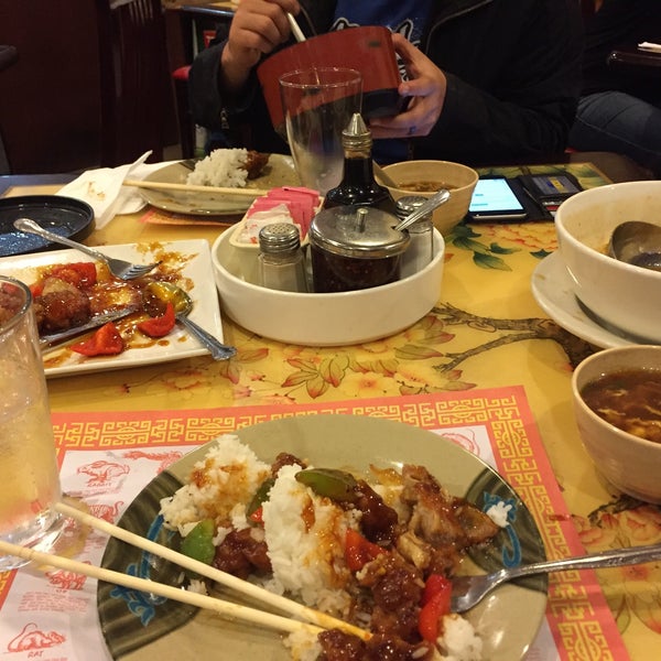 3/27/2016 tarihinde Amanda M.ziyaretçi tarafından Din Ho Chinese BBQ'de çekilen fotoğraf