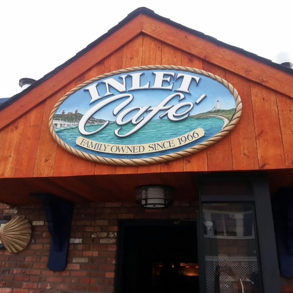 Foto diambil di The Inlet Café oleh John S. pada 8/23/2014