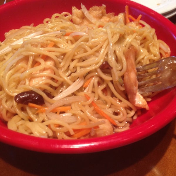 Photo taken at Pei Wei by Victoria P. on 3/11/2013