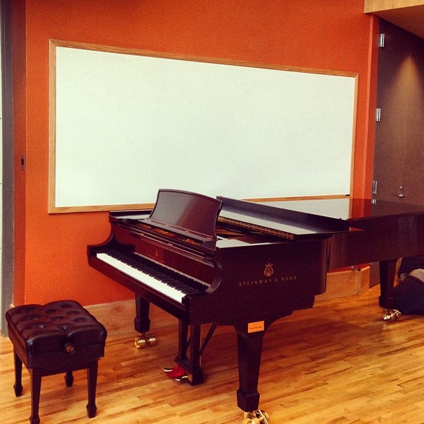 รูปภาพถ่ายที่ Conservatorio de Música de Puerto Rico โดย Pedro José เมื่อ 3/28/2013