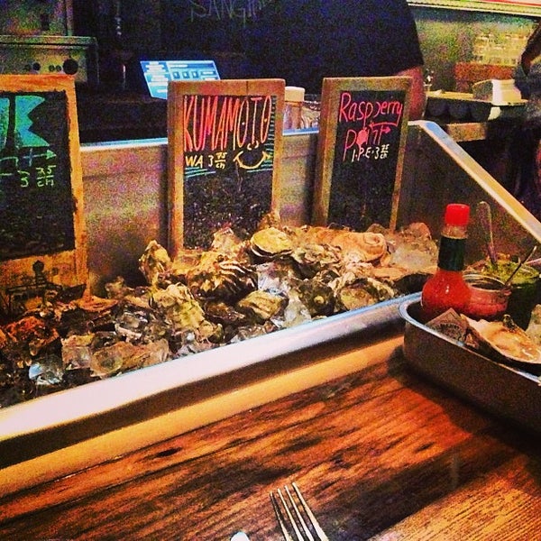 Lucille’s Oyster Dive Seafood Restaurant in Montréal